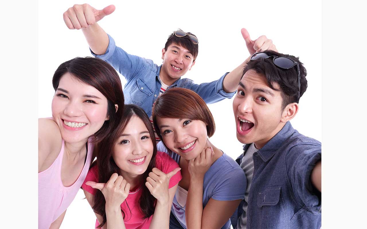 happy chinese students learning english