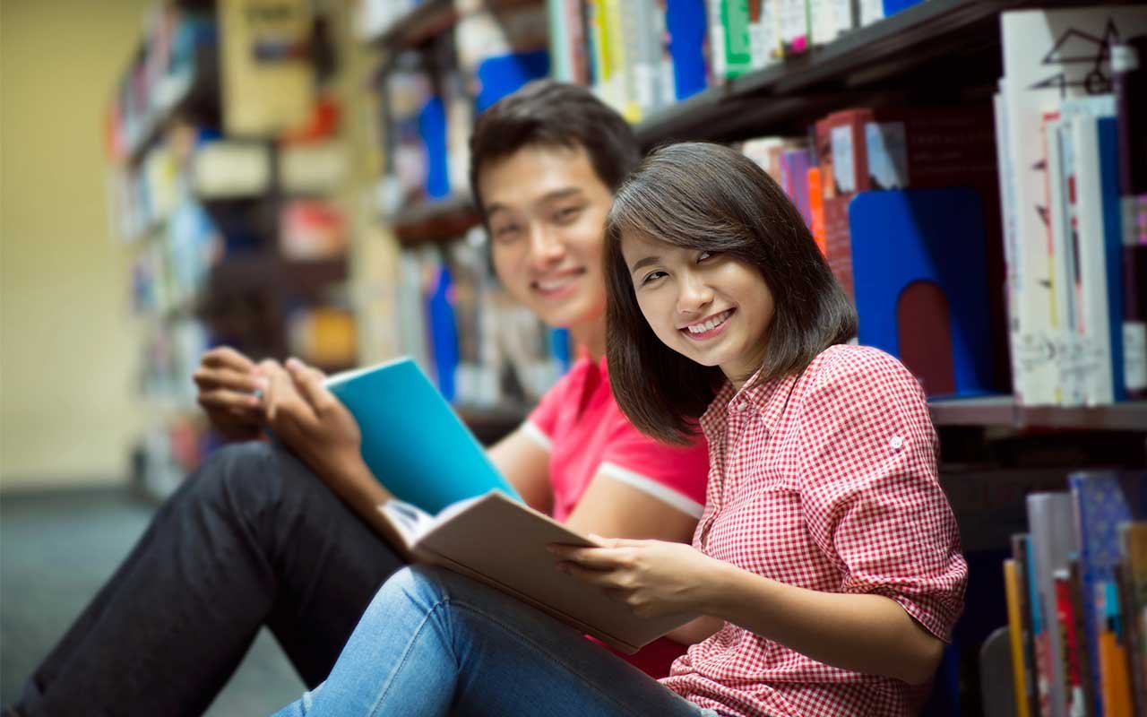 happy chinese students learning english