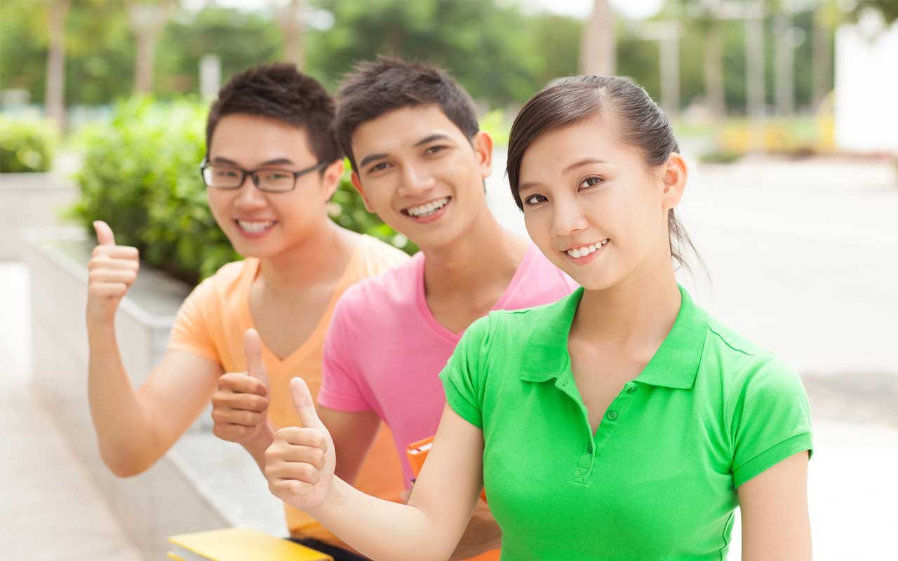 happy chinese students learning english