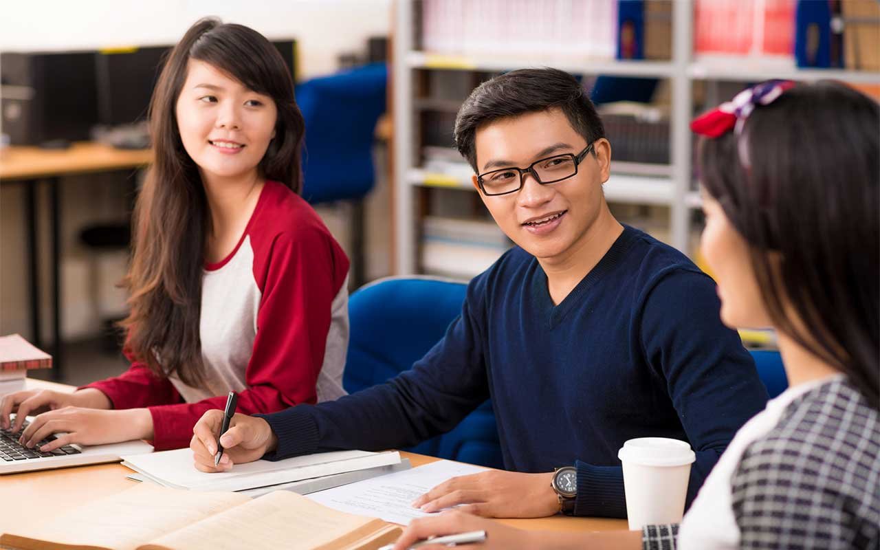 happy chinese students learning english